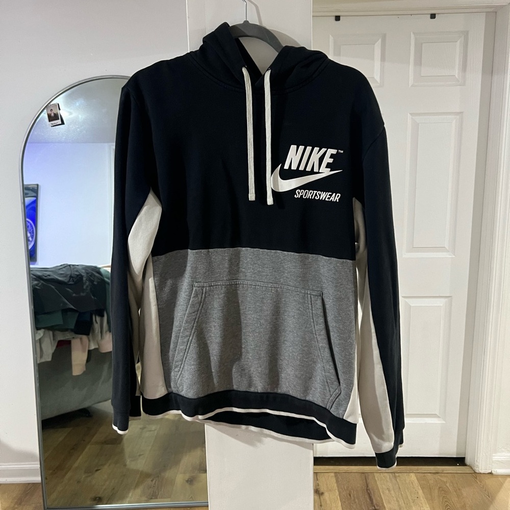 nike hoodie size M